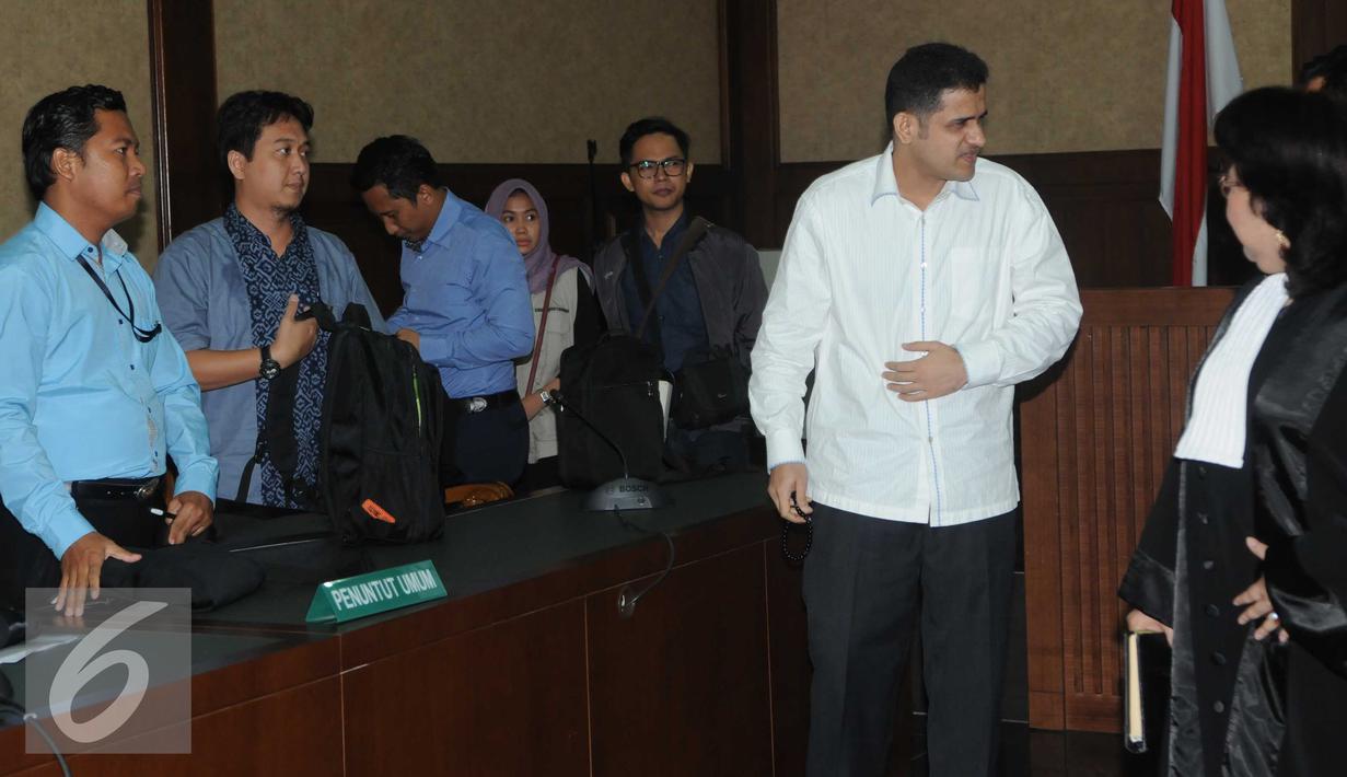 Sidang pembacaan putusan perkara yang menjerat mantan Bendahara Umum Partai Demokrat ditunda dikarenakan musyawarah Majelis Hakim yang menangani perkara Nazaruddin belum selesai, Jakarta, Kamis (9/6). (Liputan6.com/Helmi Afandi)