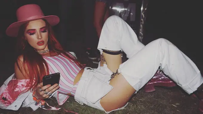 [Bintang] Selain Bella Thorne, 6 Artis Ini Kerap Lakukan Foto Seksi