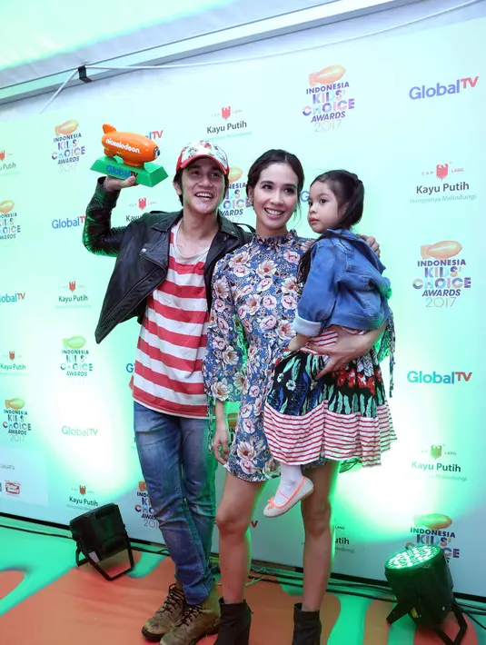 "Paling dari jam 2 jam 3. Seru-seru saja, karena semua pada puasa. Jadi lebih dapat keseruan lain. Ramadan tuh nggak cuma tiduran doang, kerja semangat dipenuhi aktivitas," tukas Vinno G Bastian. (Nurwahyunan/Bintang.com)