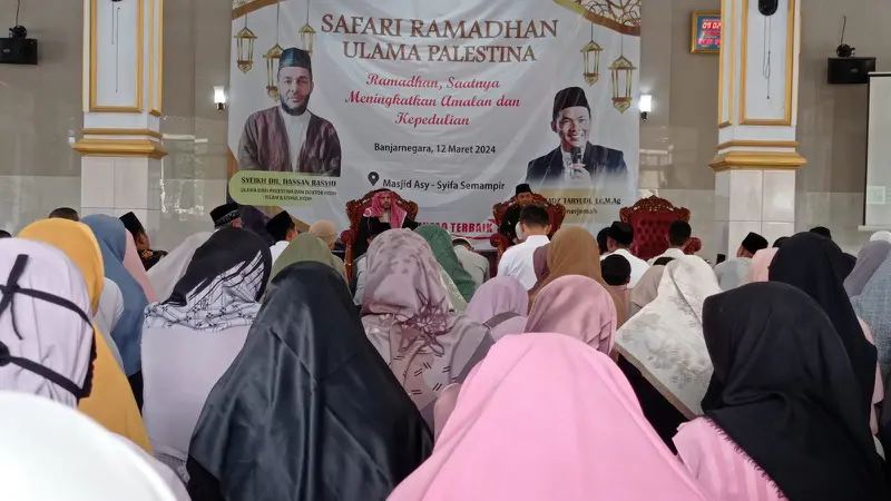 Ulama dari Palestina Syeikh Abdurrahman Riyadh Sawaqif mengisi kajian pada awal Ramadhan di Banjarnegara. (Foto: Heni Purwono untuk Liputan6.com)