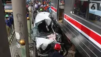 Kronologi Kecelakaan KRL Tabrak Mobil hingga Ringsek di Citayam