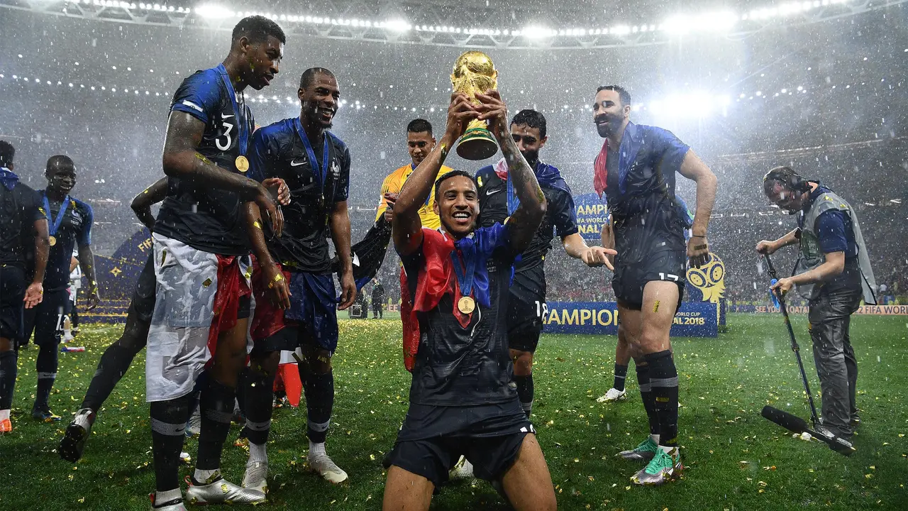 Foto: Pernah Angkat Trofi di 2018, Pemain Top Prancis Ini Hanya Jadi Penonton di Piala Dunia 2022