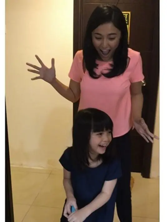 Seperti diketahui, perempuan berusia 38 tahun itu kini sedang sibuk dengan kegiatan syuting sinetron Orang Ketiga yang ditayangkan di SCTV. Kesibukannya menjalani syuting itu membuatnya sempat khawatir tak bisa bersama buah hatinya.(Instagram/marshanda99)