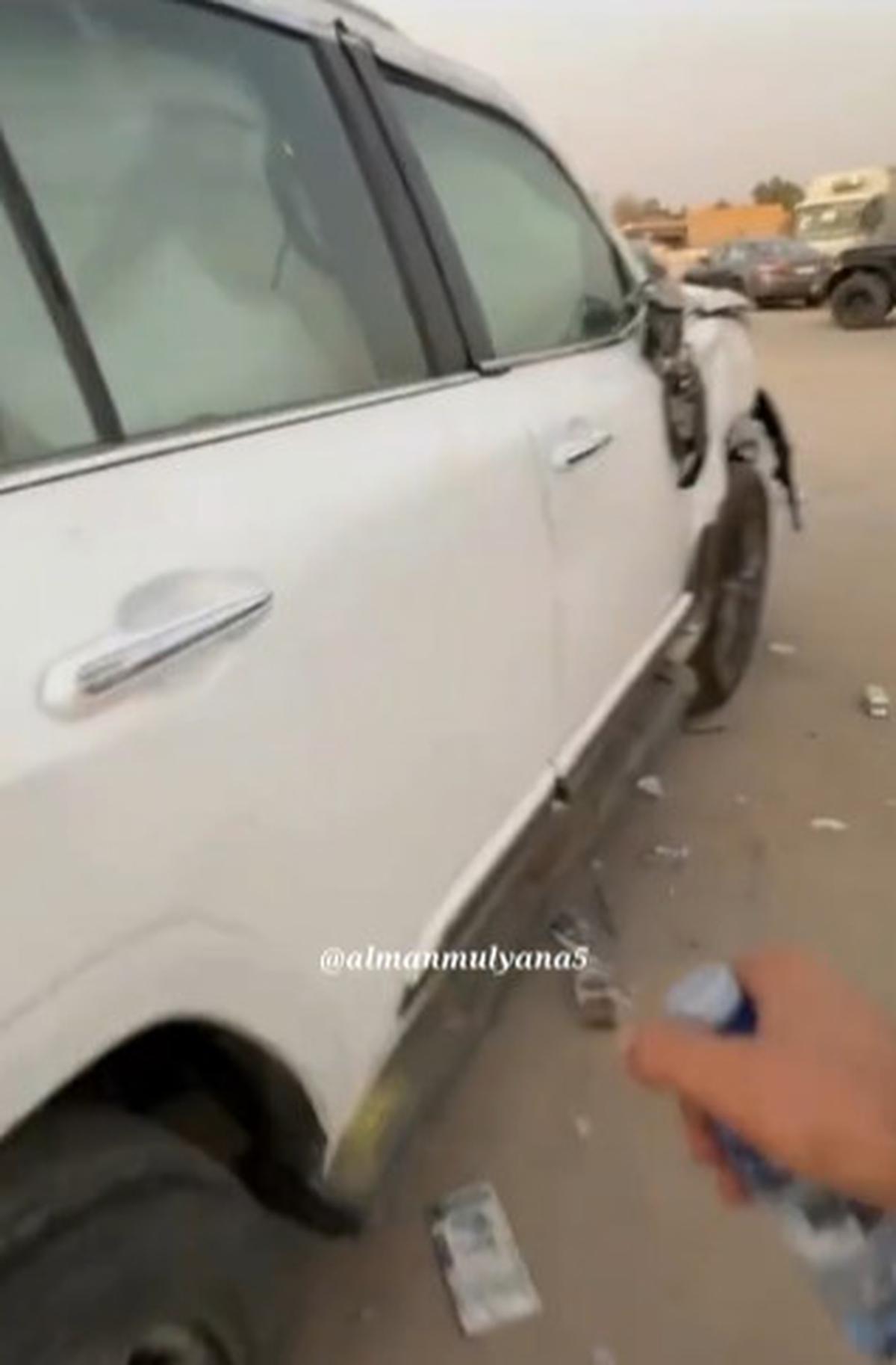 Mobil di Qatar Dibuang