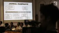 Suasana sosialisasi fasilitas alat peraga dan jadwal kampanye 2019 bagi peserta pemilu tingkat pusat di Gedung KPU, Jakarta, Kamis (30/8). Sosialisasi ini dihadiri oleh LO partai politik. (Liputan6.com/Herman Zakharia)