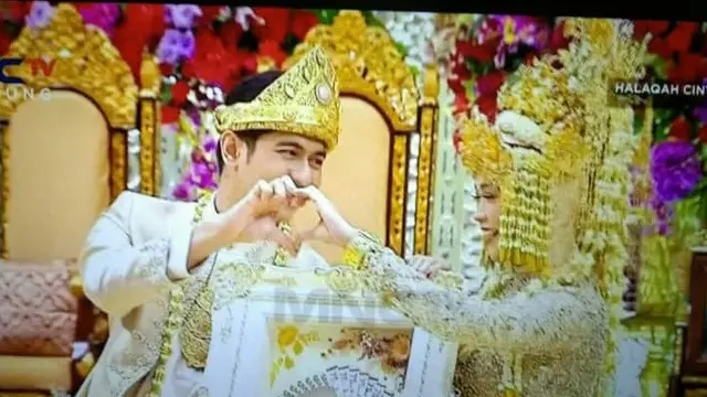 Bersentuhan Pertama Kali, Ini 6 Momen Bahagia Ria Ricis dan Teuku Ryan Usai Akad