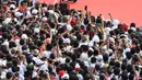 Capres nomor urut 01 Joko Widodo atau Jokowi memberikan pidato pada kampanye akbar di Stadion Utama GBK, Senayan, Jakarta, Sabtu (13/4). Jokowi menyampaikan rasa terima kasihnya kepada semua pihak yang sudah hadir di Stadion GBK dalam rangka Konser Putih Bersatu. (Liputan6.com/Angga Yuniar)