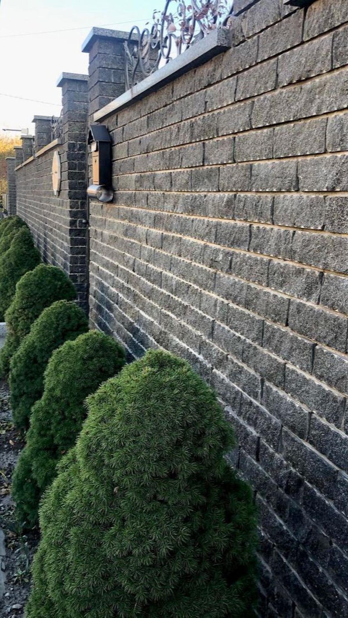 Desain Pagar Tembok Minimalis Material Beton
