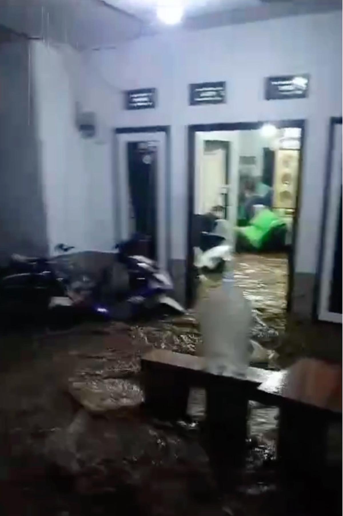 banjir bandang di puncak