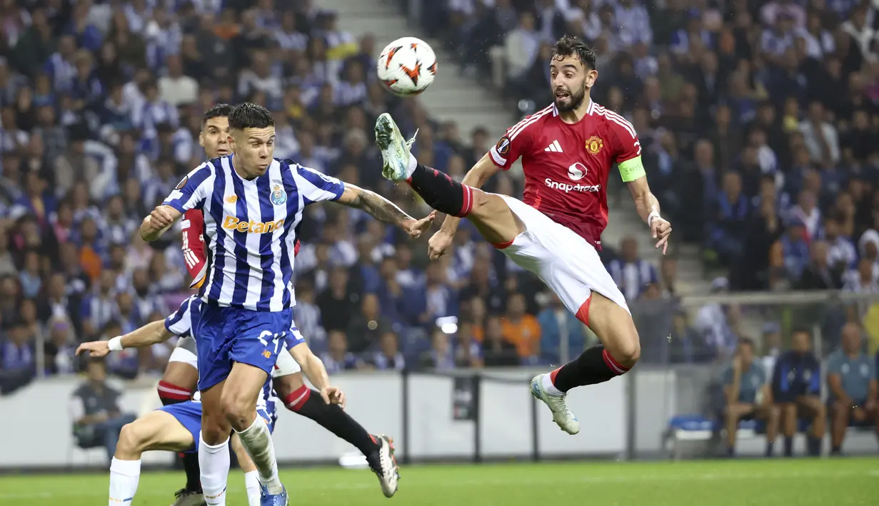 Ini menjadi kartu merah kedua secara beruntun bagi Fernandes. Sebelumnya, ia mendapat kartu merah saat Manchester United kalah 0-3 dari Tottenham di Premier League. (AP Photo/Luis Vieira)