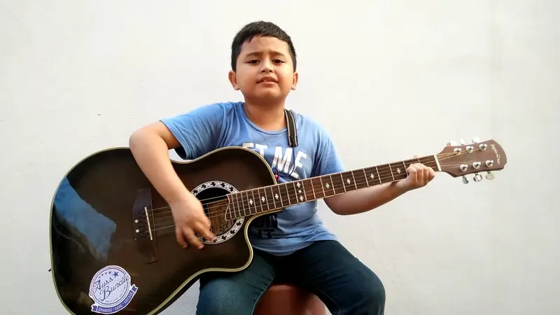 Azry, Bocah Ajaib yang Cover Lagu Melayu Total Sampai Metallica