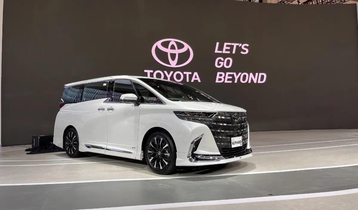 10. Alphard Hybrid<br><br>Mobil MVP favorit keluarga berada di Indonesia, varian hybrid-nya juga laris: 235 unit unit. Konsumsi bensinnya 1:12 km.&nbsp;
