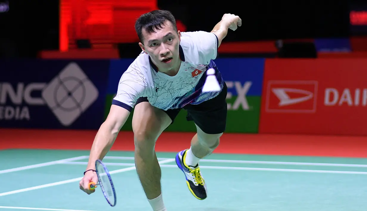 Ng Ka Long Angus. Tunggal putra Hongkong yang menjadi unggulan ke-7 ini harus mengakui keunggulan pemain India, Prannoy Haseena Sunil Kumar (Prannoy H.S) dengan dua game langsung, 14-21, 19-21. Ng Ka Long Angus masih unggul 4-3 dalam head to head dengan Prannoy H.S. (AFP/PBSI)
