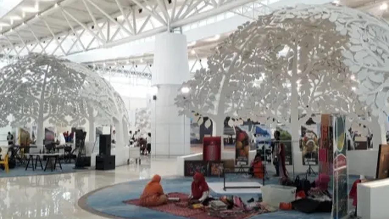"Pengalihan rute penerbangan berjadwal untuk 7 rute dalam negeri dengan tujuan Medan, Batam, Palembang, Banjarmasin, Balikpapan, Makassar, dan Denpasar siap beroperasi mulai 29 Oktober 2023," terang Putu.