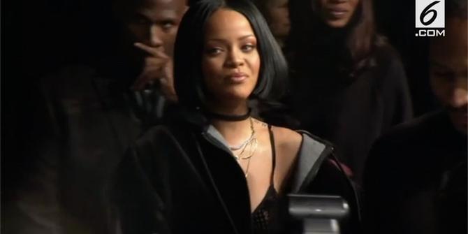 VIDEO: Rihanna Tuntut Sang Ayah karena Eksploitasi Nama Keluarga