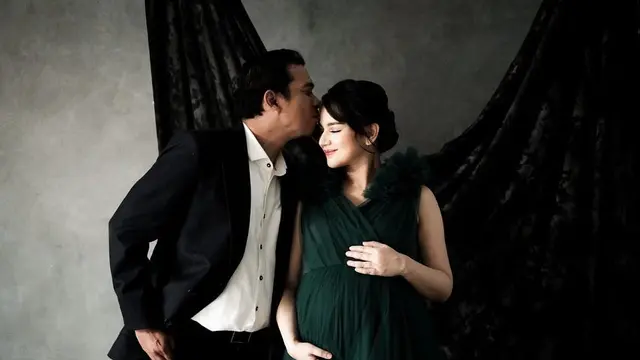 6 Potret Terbaru Maternity Shoot Angelica Simperler Bareng Suami, Romantis
