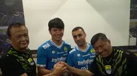 Artur Gevorkyan dan Achmad Jufriyanto diperkenalkan sebagai pemain Persib Bandung, Kamis (18/4/2019). (Huyogo Simbolon)