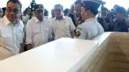 Menteri Hukum dan HAM, Yasonna H Laoly (ketiga kiri) saat meninjau kesiapan petugas imigrasi Bandara Internasional Yogyakarta, Kulon Progo, DI Yogyakarta, Rabu (24/4). Rencananya khusus penerbangan internasional, bandara ini mulai beroperasi, 29 April mendatang. (Liputan6.com/Helmi Fithriansyah)