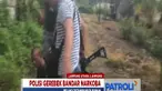 Polisi menurunkan pasukan lebih banyak dan berhasil mengevakuasi pelaku. Dari penangkapan pelaku polisi menyita 10 bungkus narkoba jenis sabu-sabu sebagai barang bukti.