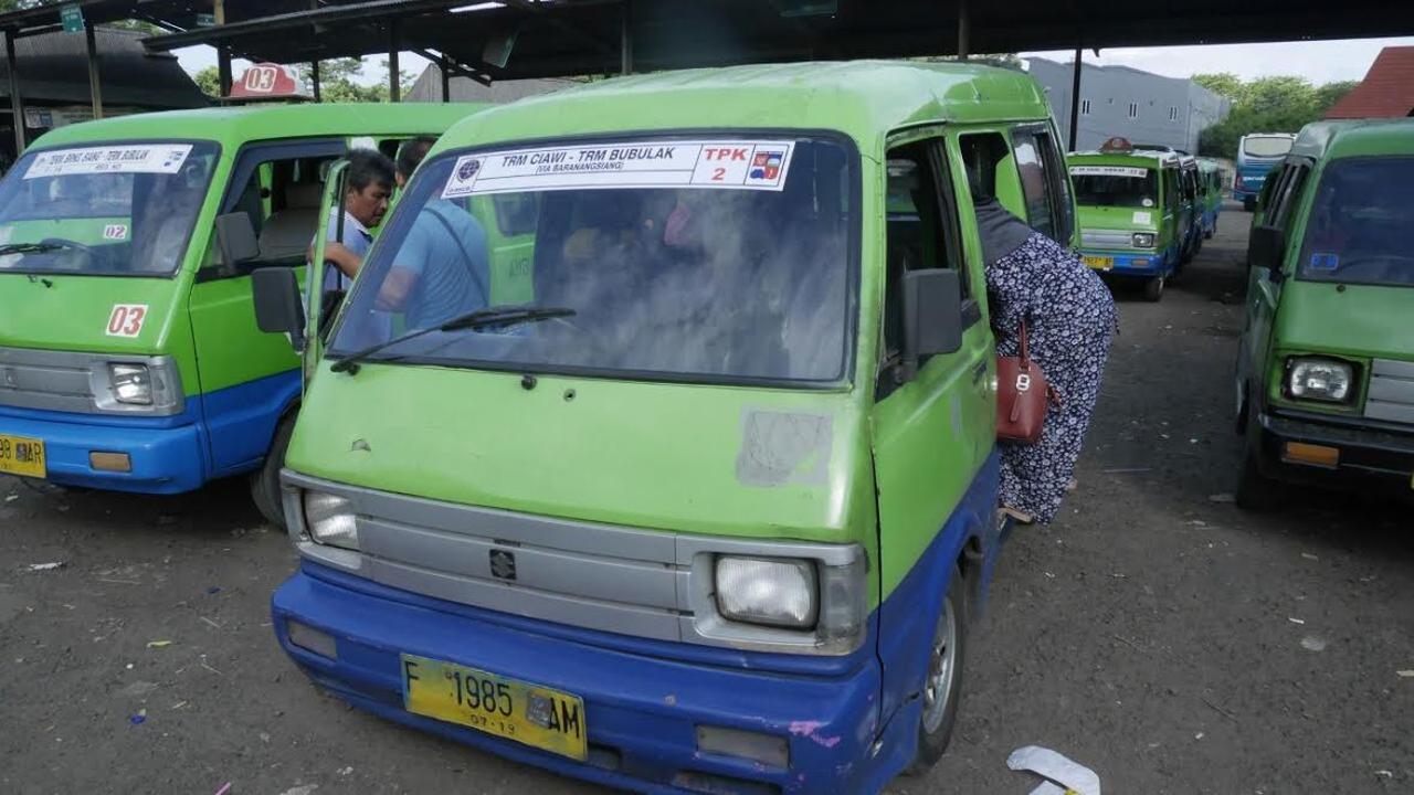 angkot mogok
