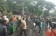Demo di Polda Jateng, Massa Protes Kenaikan Tunjangan DPR dan Tuntut Keadilan Kematian Ojol Affan