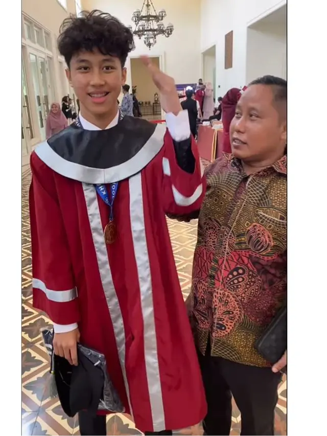 6 Momen Wisuda SMP Anak Sulung Narji, Paras Tampan dan Tinggi Curi Perhatian