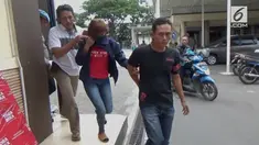 Seorang wanita rela menyembunyikan sabu kedalam penjara saat membesuk sang suami yang sedang ditahan. Wanita ini akhirnya ditahan polisi.