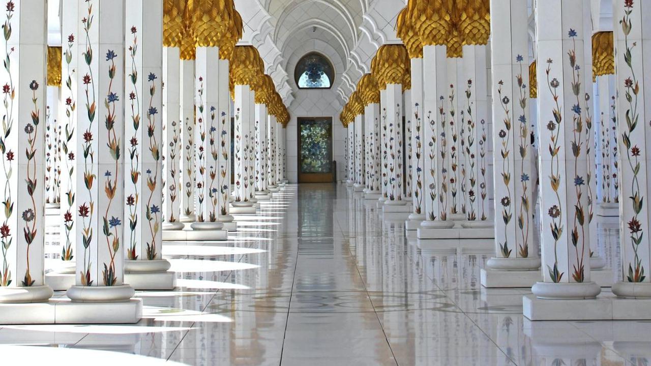 Kata-Kata Ustadz Adi Hidayat ini bisa jadi inspirasi. Ustadz Adi Hidayat merupakan pendiri pusat kajian Islam bernama Quantum Akhyar yang dikenal cerdas dan bijak saat menyampaikan tausiah atau ceramahnya. Namanya terseohor terutama di sosial media. Bany