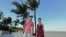 Kondangan ke Bali, Nikita dan Indra tampil kompak dengan outfit bernuansa merah [Foto: Instagram/nikitawillyofficial94]