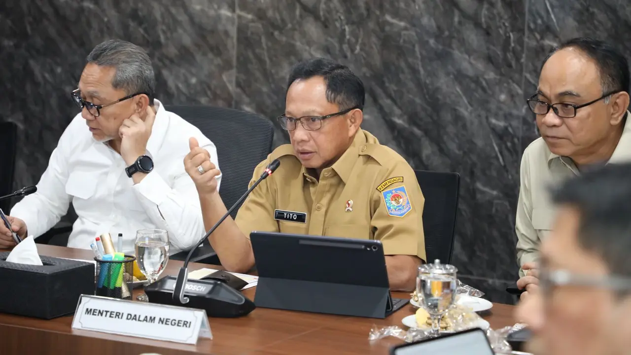 Langkah Tegas Kemendagri Perkuat Regulasi Kopdeskel Merah Putih