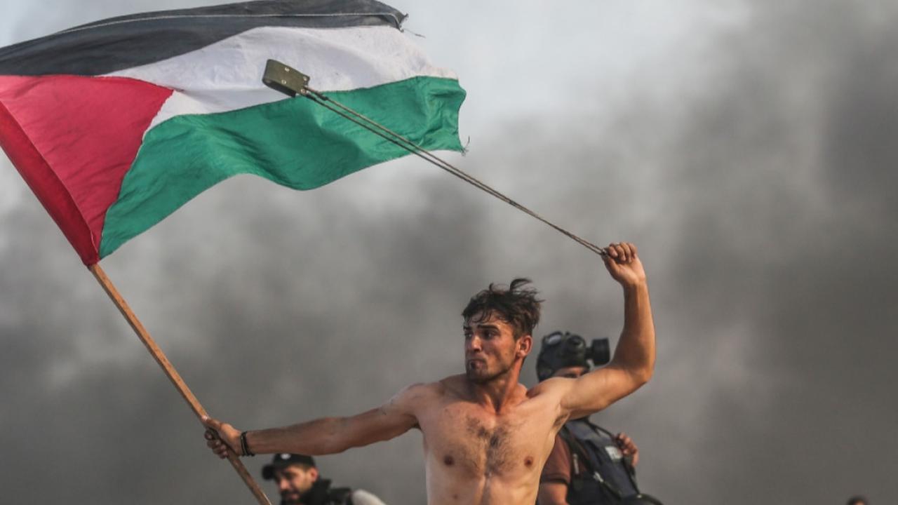 Kisah di Balik Foto Paling Ikonik dalam Sejarah Perjuangan Palestina