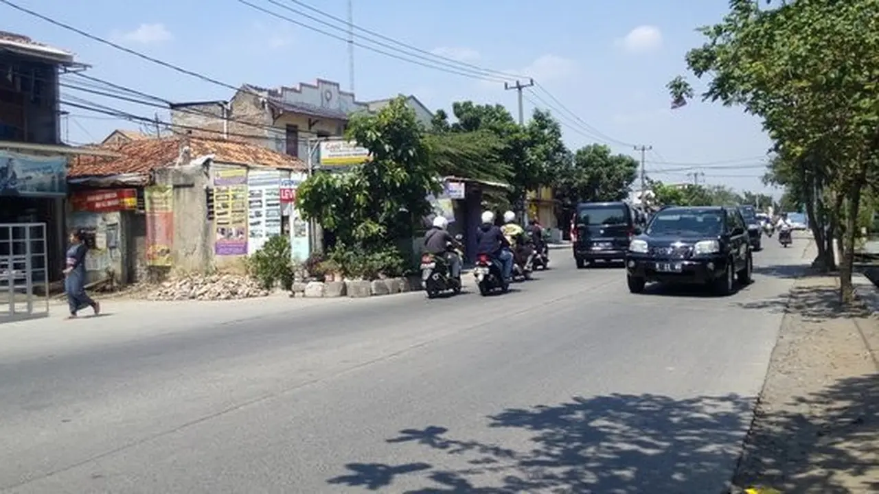 Rumah viral di tengah jalan Tangerang.