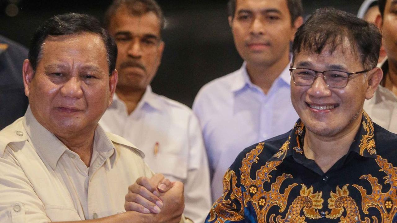 Sebelumnya, Ketua DPP PDI Perjuangan Puan Maharani angkat suara soal rencana pertemuan Budiman Sudjatmiko dengan Ketua Umum Gerindra Prabowo Subianto.

Menurut Puan, pertemuan itu merupakan hal positif untuk mendiskusikan masa depan bangsa.