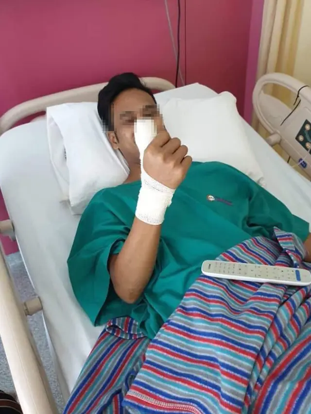 Jempol Pemuda Ini Bengkak dan Bernanah