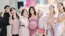 Dengan dress yang memeluk tubuh, gaya Jessica Iskandar begitu statment.  [Foto: Instagram/ Jessica Iskandar]