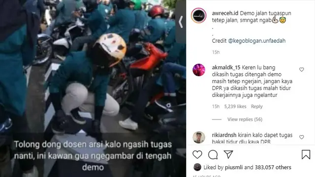 mahasiswa kerjakan tugas saat demo