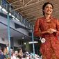 Senyum manis narapidana saat mengikuti lomba kebaya fashion show di Rutan Pondok Bambu, Jakarta Timur, Kamis (21/4). Lomba diadakan dalam rangka memperingati Hari Kartini. (Liputan6.com/Immanuel Antonius)