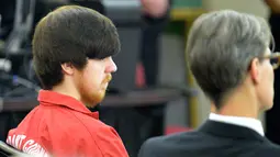 Ethan Couch pengidap " affluenza " menjalani persidangan di Tim Curry Justice Center, Texas 13 April 2016. Pemuda asal Texas ini disidang karena ia pernah mengemudi sambil mabuk dan menabrak sekelompok orang, Empat orang tewas. ( REUTERS)