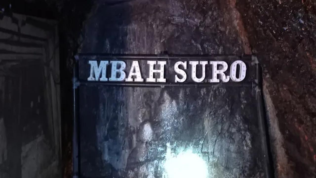 8. Salah satu tempat bersejarah yang terkait dengan tambang batu bara Ombilin adalah Lubang Mbah Soero yang terletak di Tangsi Baru, Kelurahan Tanah Lapang, Kecamatan Lembah Segar.