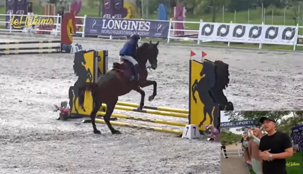 Hari pertama, Djalu mengikuti pertandingan kelas Jumping 40-60 cm. Irfan dan istri serta pelatih terus memberikan semangat kepada Djalu diatas kuda. [Youtube/deHakims channel]