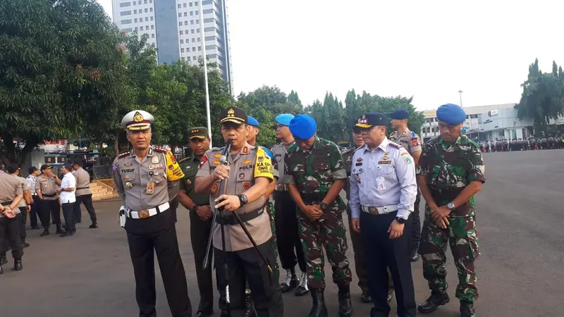 Kapolda Metro Jaya Irjen Gatot Eddy Pramono memimpin apel pasukan 'Operasi Keselamatan 2019'