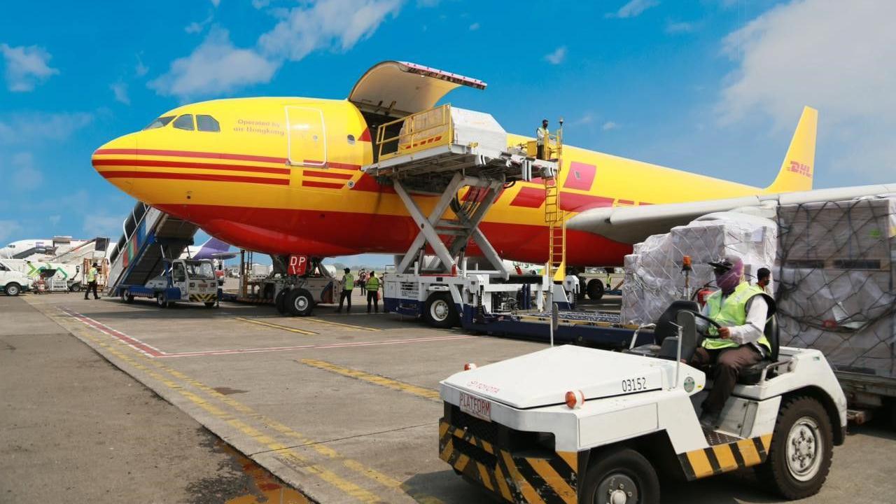 DHL Express memperkenalkan rute baru langsung dari Hong Kong ke Jakarta, dengan pesawat kargo Boeing 737-800. (Dok DHL)