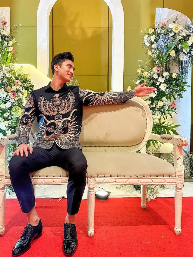 6 Model Batik Verrell Bramasta/Instagram @bramastavrl
