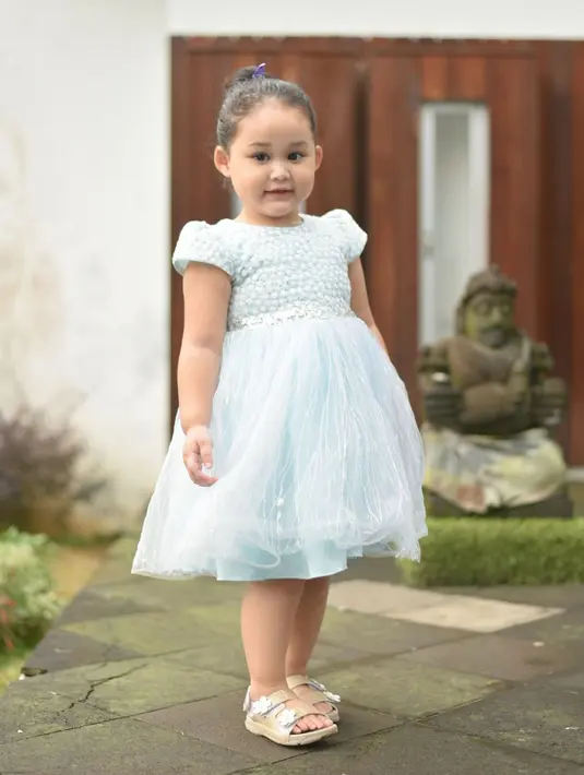 (Instagram/adeliapasha)