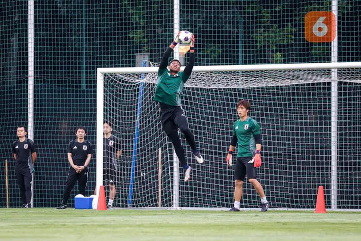 Saingi Chelsea, Manchester United Lirik Kiper Jepang untuk Gantikan Andre Onana