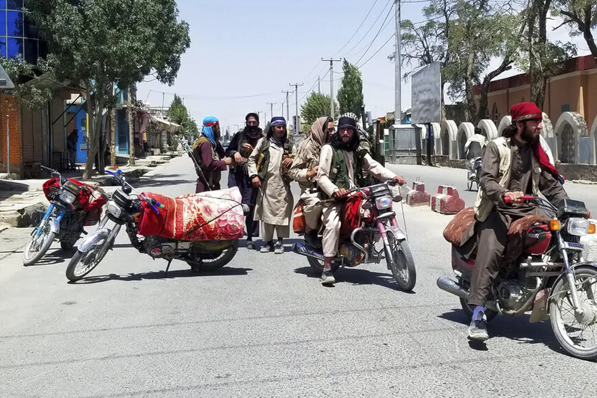 FOTO: Rebut Kota Ghazni, Taliban Makin Dekati Ibu Kota Afghanistan