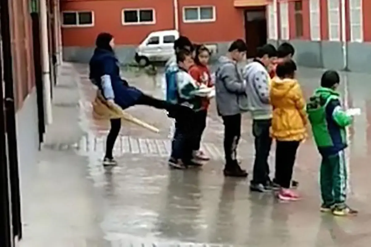 Parah, Guru Ini Tendangi Murid yang Tak Kerjakan PR