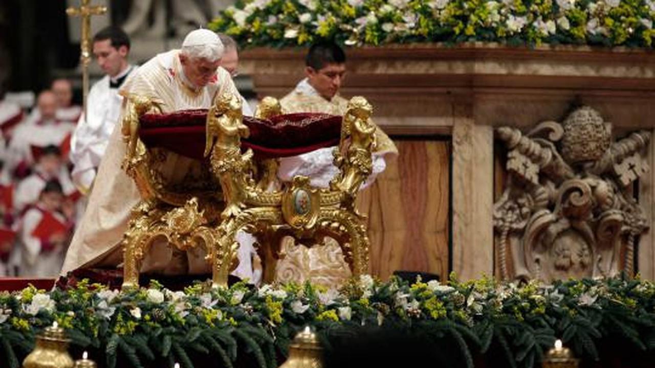 Suasana Misa malam Natal di Vatikan