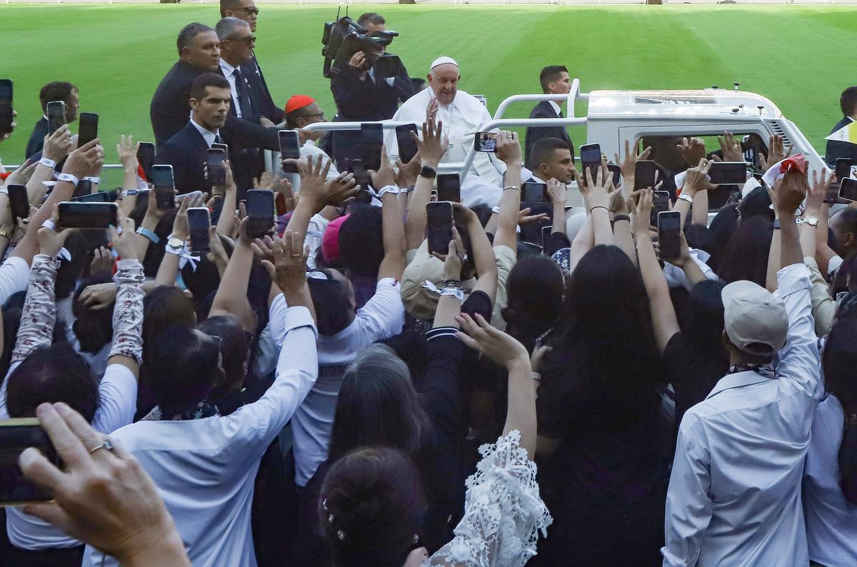 Misa Suci Paus Fransiskus di GBK