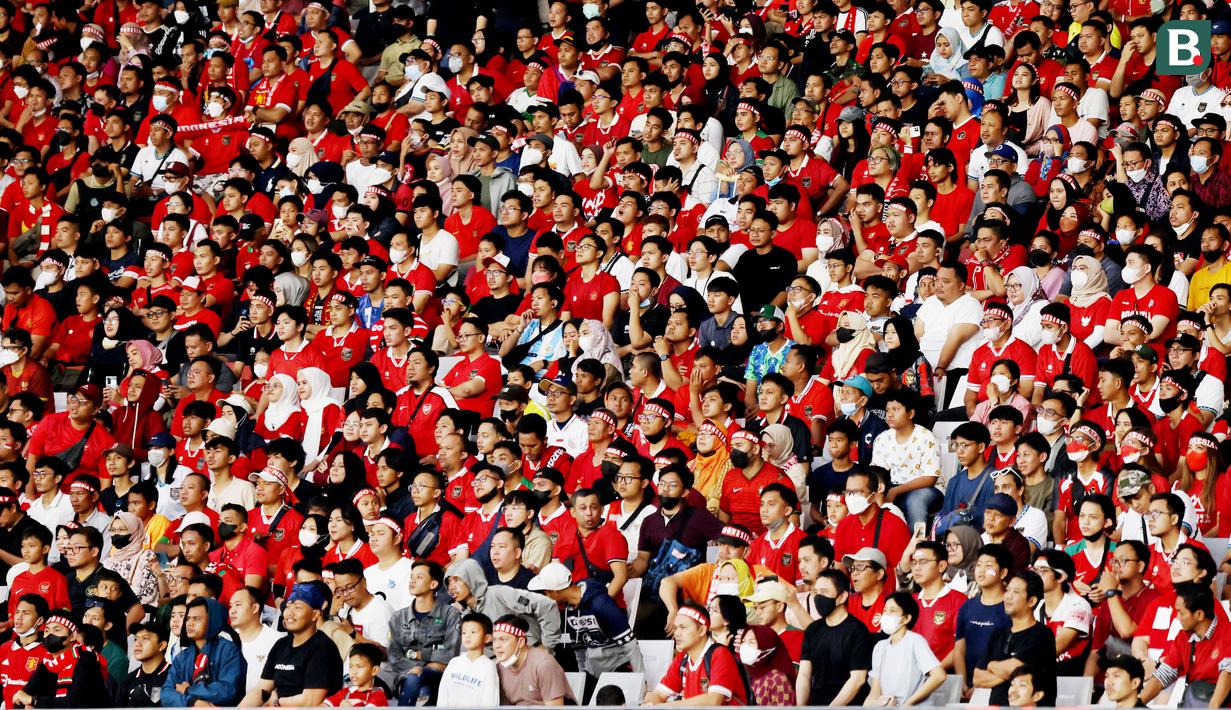 Sebanyak 25.322 orang hadir mendukung Timnas Indonesia melawan Kamboja pada laga pertama Grup A Piala AFF 2022 di Stadion Utama Gelora Bung Karno (SUGBK), Senayan, Jumat (23/12/2022). (Bola.com/M iqbal Ichsan)